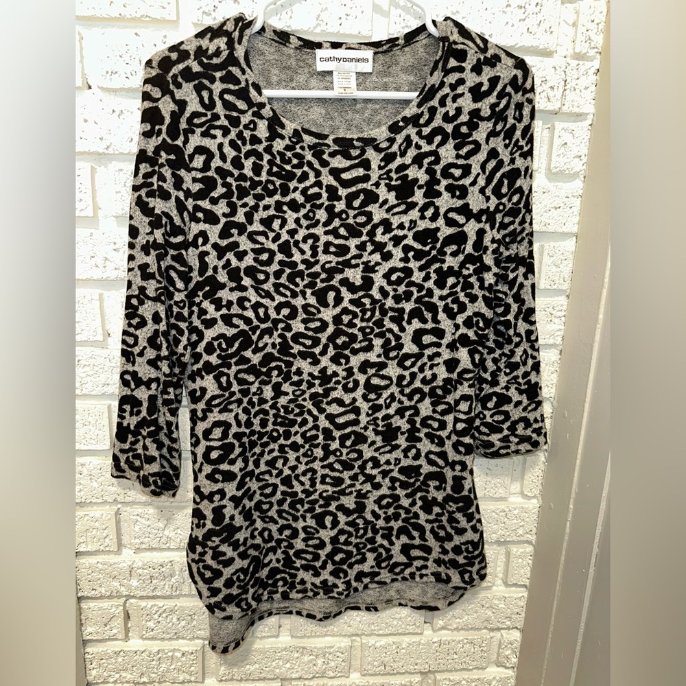 Cathy Daniels Black and Gray Leopard Print Long Sleeve Top